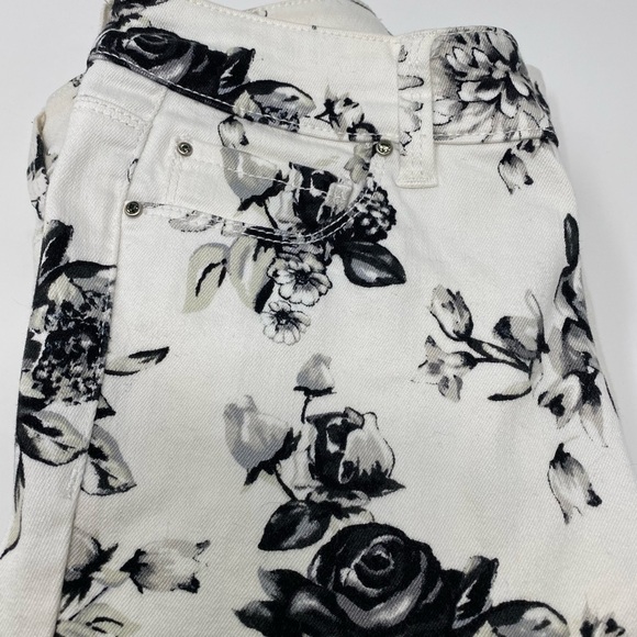 Women’s WHBM Black and white floral jeans - Picture 7 of 7